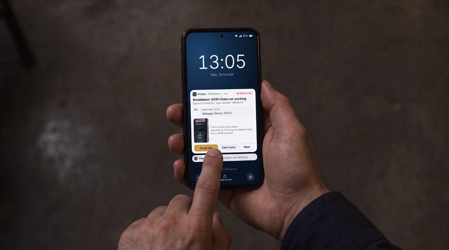 The engineer taps On my way on the notification